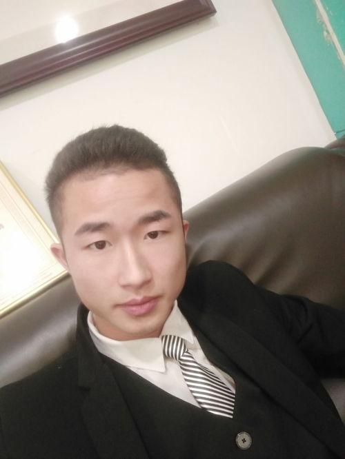 王成个人生活照,镜头下的平凡生活，展现真实自我风采